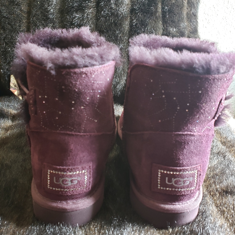 Ladies size 7 short purple Ugg boots.